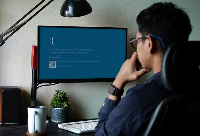 a guy having issue with blue screen
